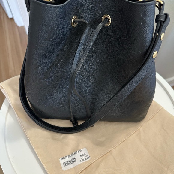 Louis Vuitton Black Crossbody Bag with Adjustable Strap - Picture 10 of 10